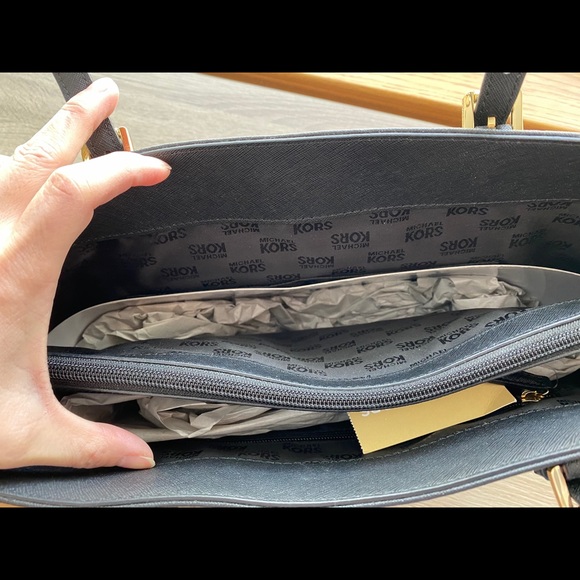 New Michael Kors LG Jet Set Pocket Tote - Picture 8 of 11